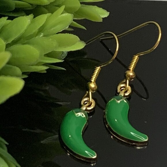 Pepper Earring, Funny Food Earring, Cinco De Mayo Earring, Green Pepper Earring - Picture 2 of 5